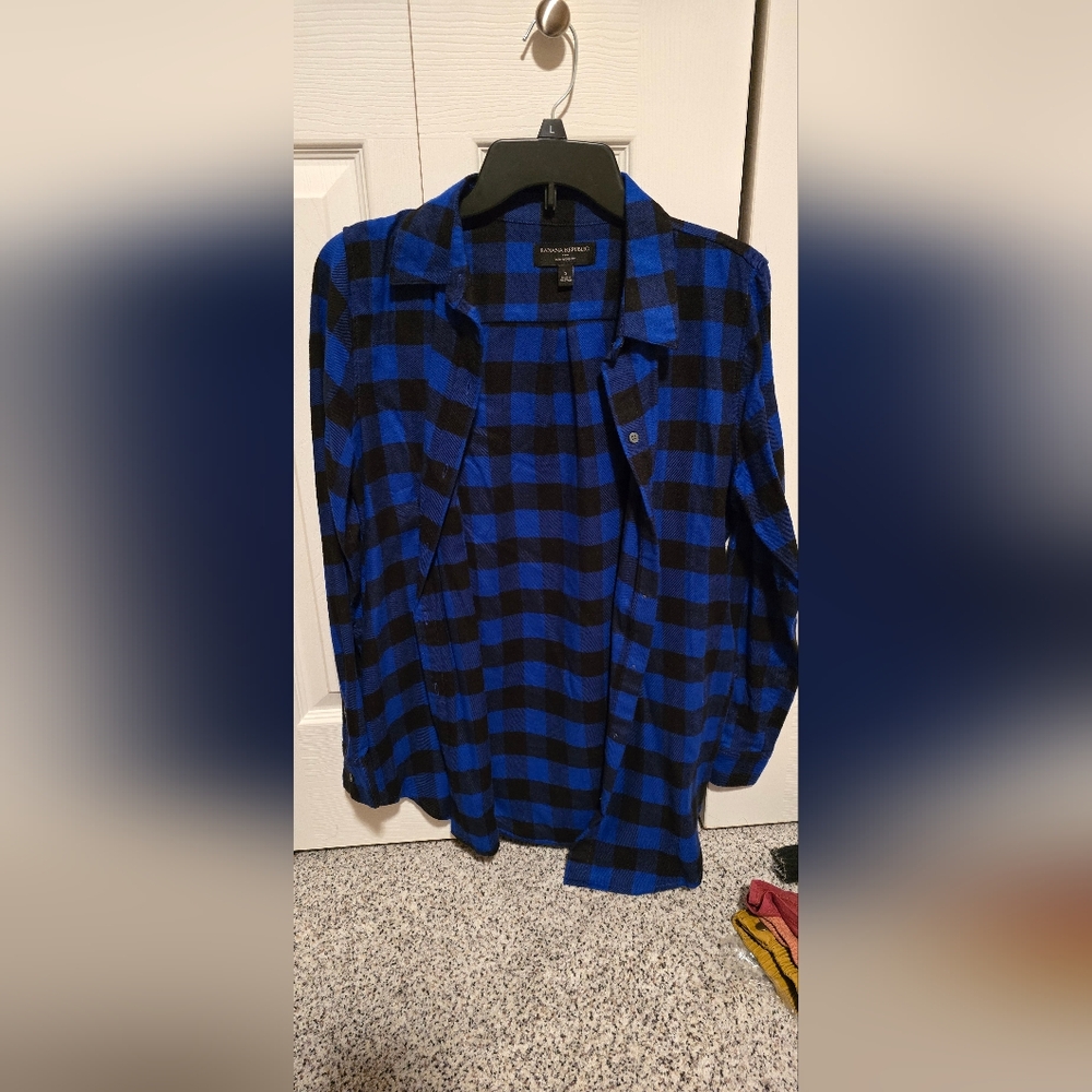 Size small Banana Republic plaid button up!